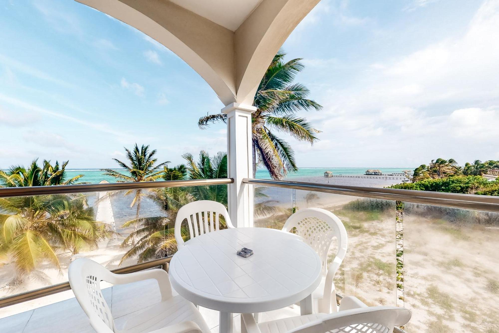 Blue Water Beach Villas San Pedro  Room photo