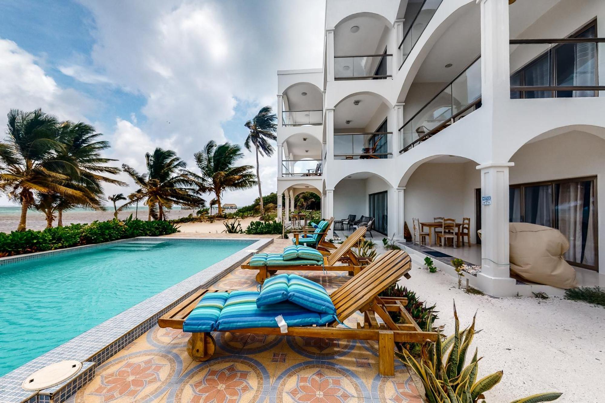 Blue Water Beach Villas San Pedro  Room photo